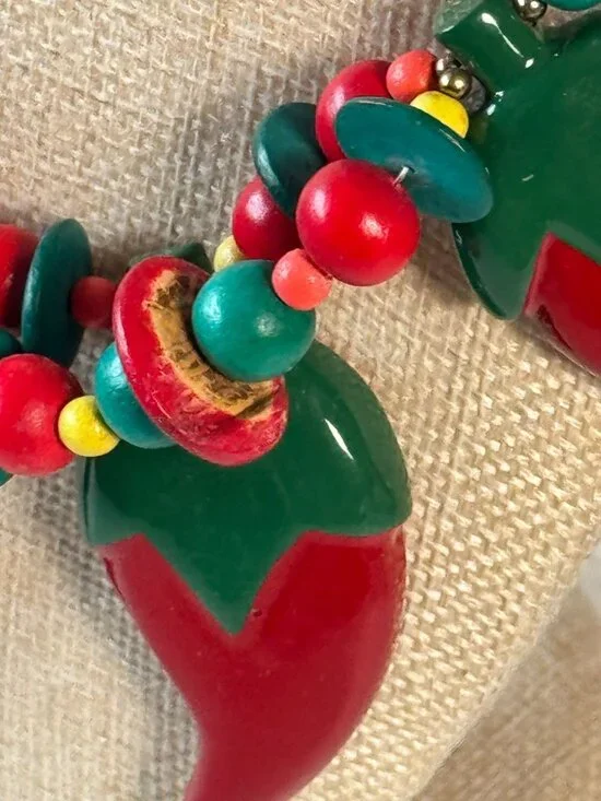 Vintage Wooden Bead Necklace With Red & Green Pepper Charms 22" Long Colorful Re - Picture 4 of 7